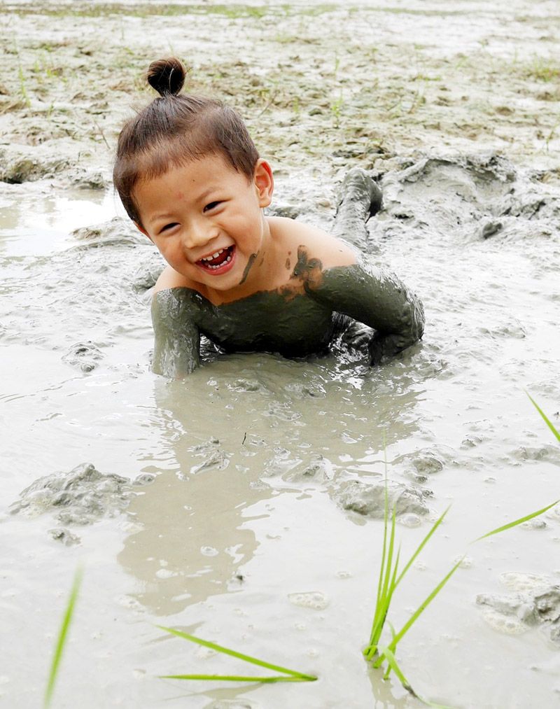 สนุกกับการเล่นบ่อโคลน