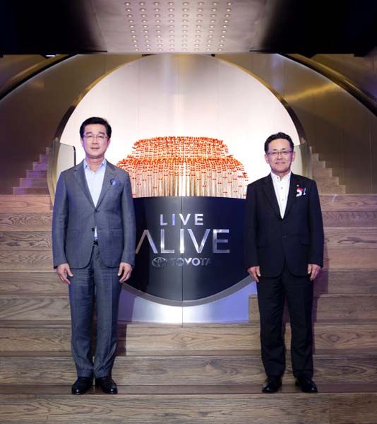 มร.มิจิโนบุ ซึงาตะ และวุฒิกร สุริยะ ฉันทนานนท์