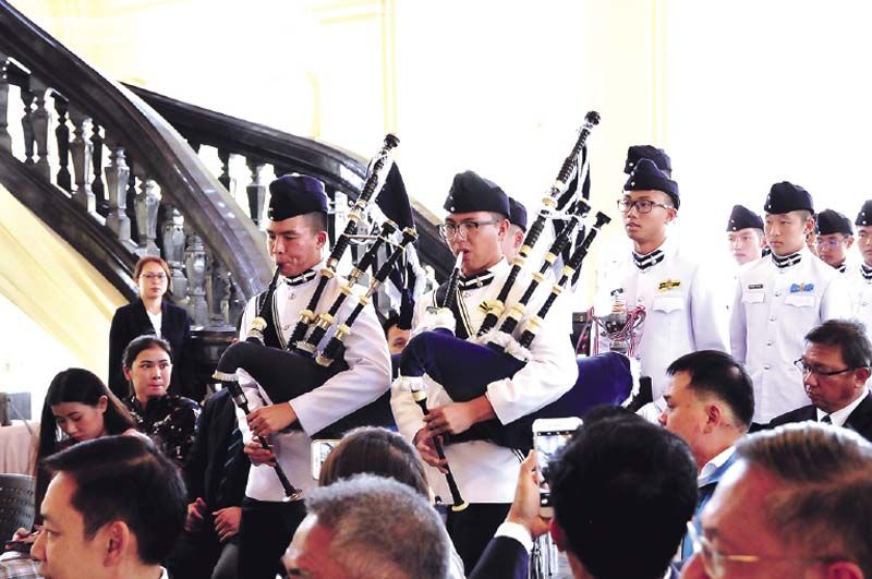 เปิดงานแถลงข่าวด้วยดนตรีปี่สก๊อตของนักเรียนวชิราวุธวิทยาลัย