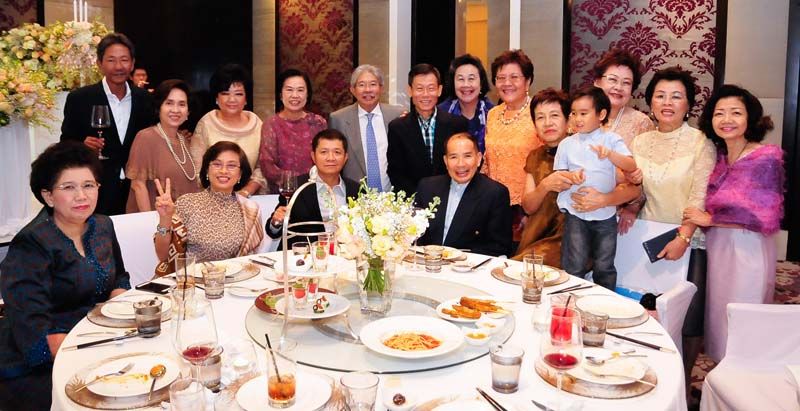 เพื่อนๆ คุณพ่อ-คุณแม่เจ้าสาว คณะบัญชี จุฬาฯ รุ่น 30
