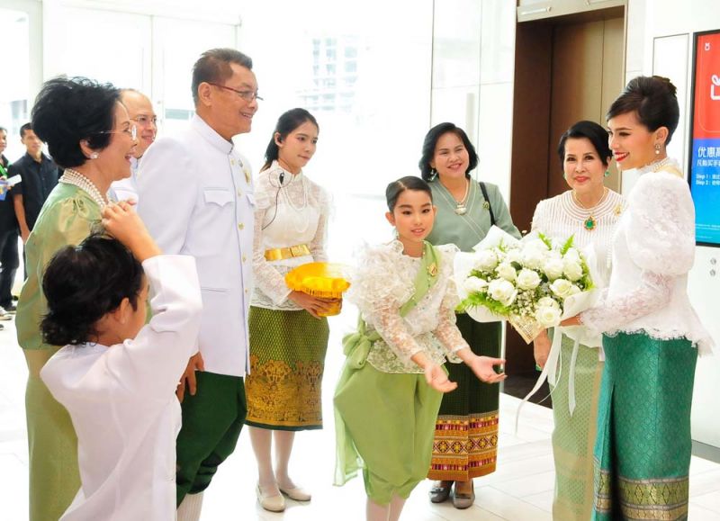 คุณสิริกิติยา เจนเซน ร่วมเป็นประธานในพิธี มี ม.ร.ว.ศศิจุฑาภา วรวรรณ โลจายะ ประธานมูลนิธิฯ, ม.ร.ว.ภูมินทร์ 
วรวรรณ ประธานจัดงานฯ ต้อนรับ

