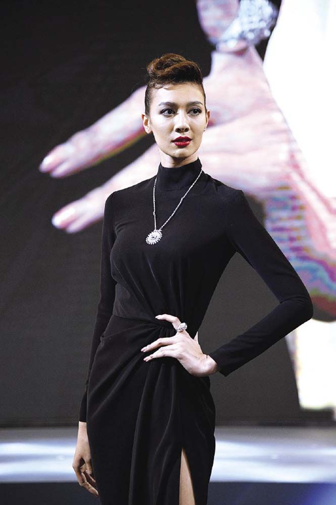 ชุดเครื่องประดับขอช้างสุรินทร์ ร้านรุ่งเรืองเครื่องประดับ