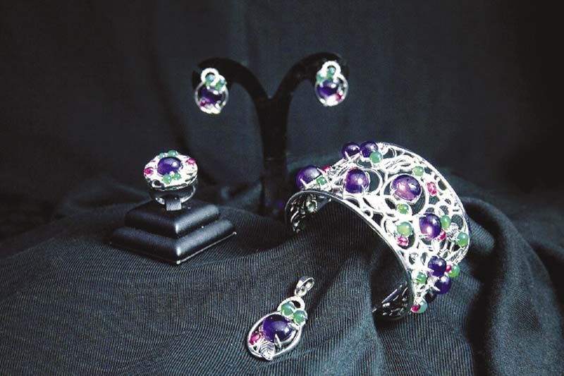 ราชินีแห่งผลไม้ ร้านธนาภรณ์จิวเวลรี่ จ.จันทบุรี