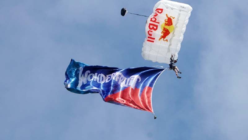 การเหินเวหาที่ความสูง 5,000 ฟุต ของสองนักเหินเวหาระดับโลก