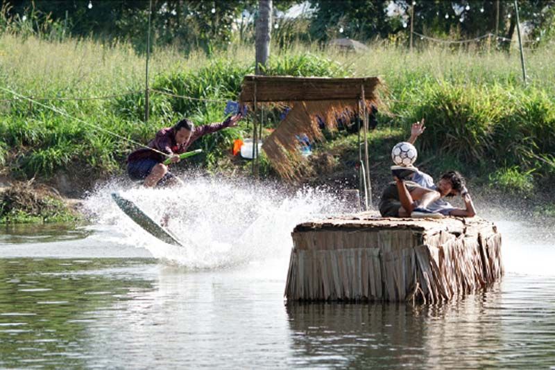 เวคบอร์ดโชว์ลีลาบนผิวน้ำ