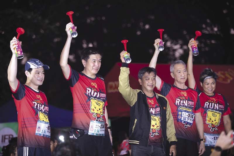 เวทิต โชควัฒนา พร้อมผู้บริหารเปิดการแข่งขัน