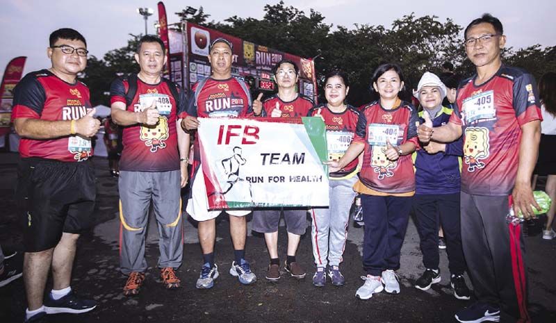 ดร.ศิรินา โชควัฒนา ปวโรฬารวิทยา ร่วมวิ่งมาราธอนกับทีมวิทยาลัยเทคโนโลยีธุรกิจแฟชั่นนานาชาติ (IFB)