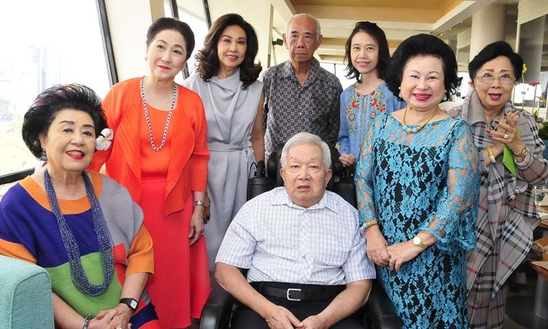 ม.ร.ว.เทพกมล-คุณหญิงขวัญตา เทวกุล, สุรางค์ รักตะกนิษฐ์, ผาณิต พูนศิริวงศ์,ลัดดา รักตะกนิษฐ์, ธง เหล่าบุญมี และ นันทิรัตน์ เหล่าบุญมี