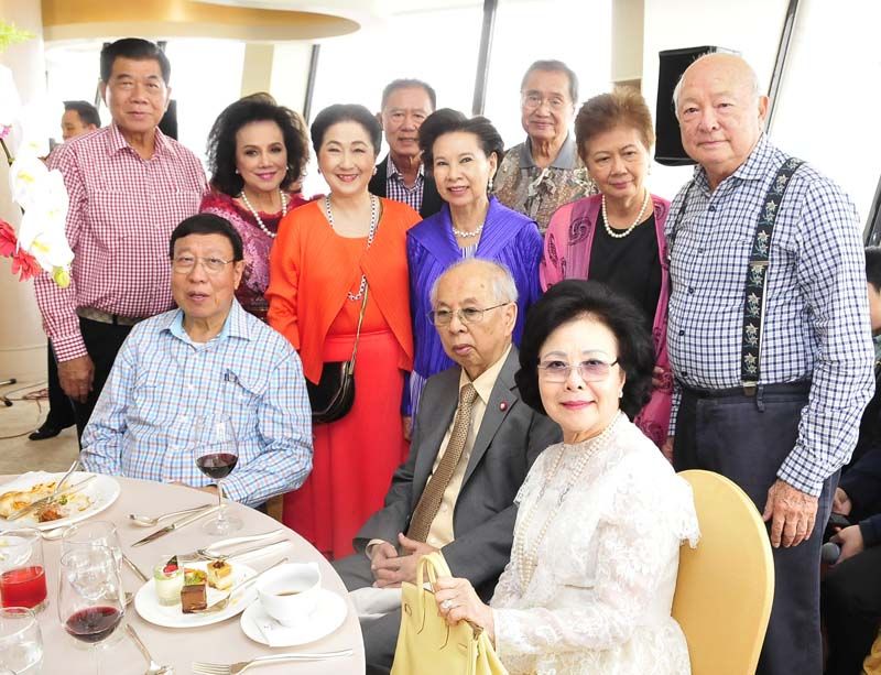 ศ.พิเศษ พรเพชร วิชิตชลชัย ประธาน สนช., โพธิพงษ์-ยุพา ล่ำซำ, อนันตชัย-อุไร คุณานันทกุล,
ผาณิต พูนศิริวงศ์, พล.อ.วรเดช ภูมิจิตร-วิสาขา พลางกูร และ นพ.จอน ยังพิชิต