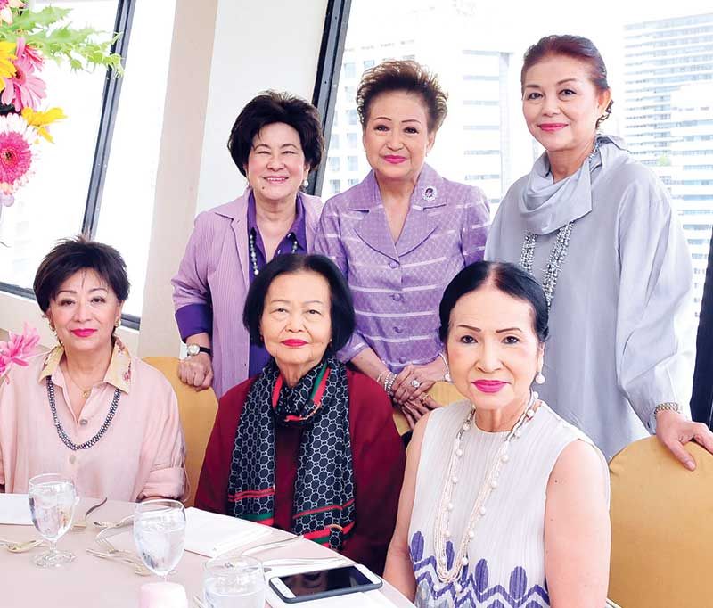 พล.อ.ท.หญิง สหัทยา ประภาวัต, วิรัชดา กิตติวัฒน์, ไพลิน ภัยลี้,
จิตรา ประทีปะเสน, มาลินี ชาญศิลป์