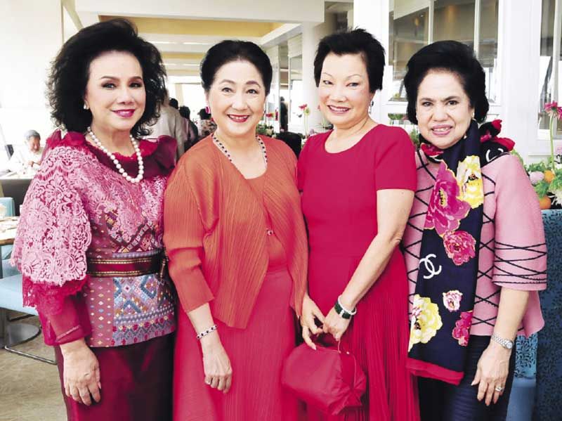 สี่สาว อุไร คุณานันทกุล, ผาณิต พูนศิริวงศ์, สายสัมพันธ์ สุวรรณประทีป ฮิลตัน และ กมลา สิงหศิวานนท์
