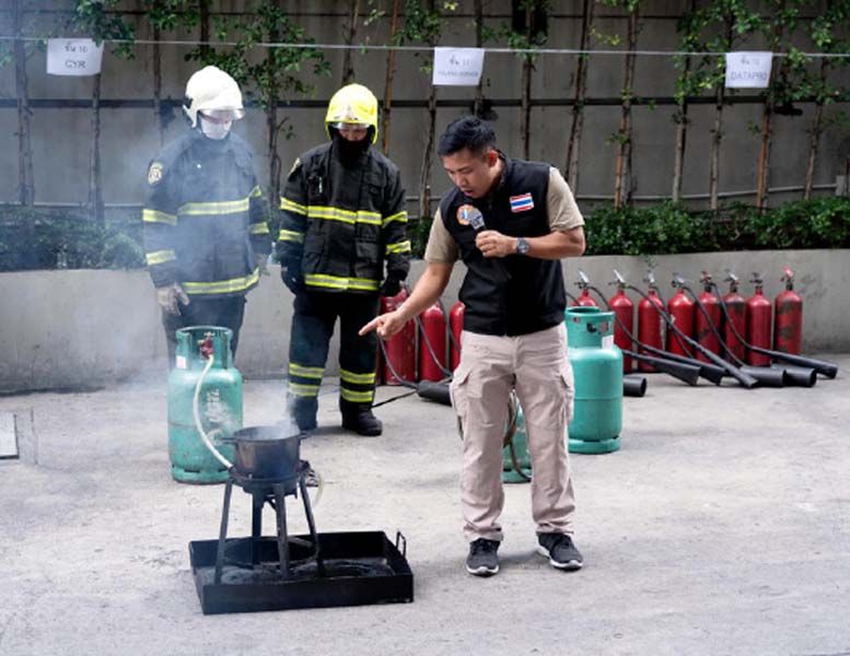 การสาธิตวิธีการดับไฟ