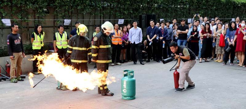 การสาธิตวิธีการดับไฟ