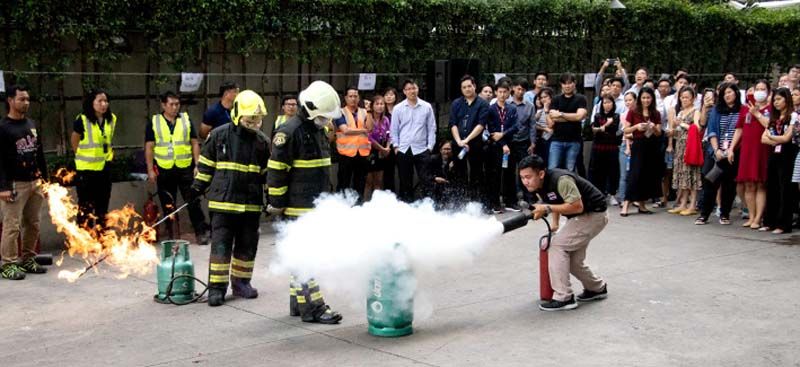 การสาธิตวิธีการดับไฟ