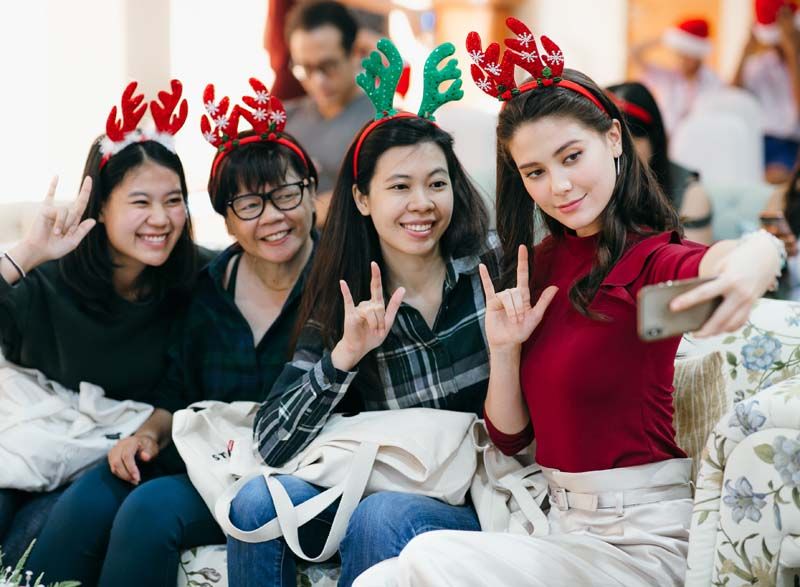 กับเพื่อนๆ มาร่วมมอบความสุขให้กับน้องๆ