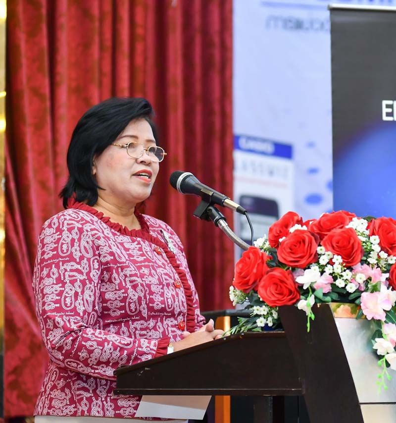 คนึงนาถ จันทวงษ์ ผอ.โรงเรียนสันติราษฎร์วิทยาลัย