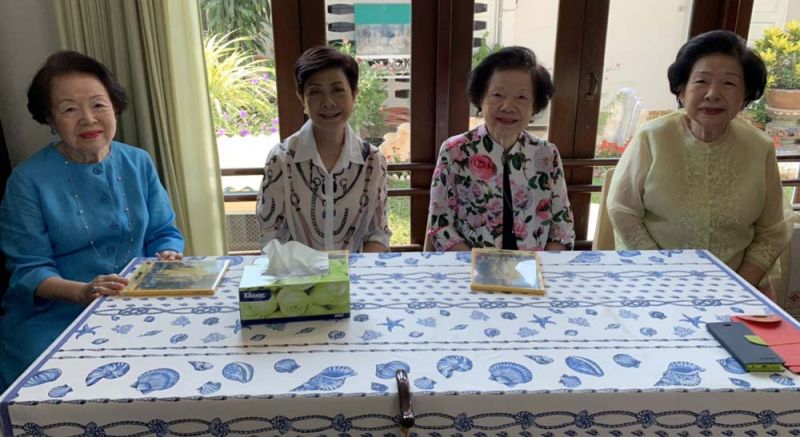 3 พี่น้อง จณา วรรณดิษฐ์, อัมรา เจริญผล, คุณหญิงอรศรี วังวิวัฒน์ และหลานสาว ปิ่นทิพย์ บูรณสถิตย์พร