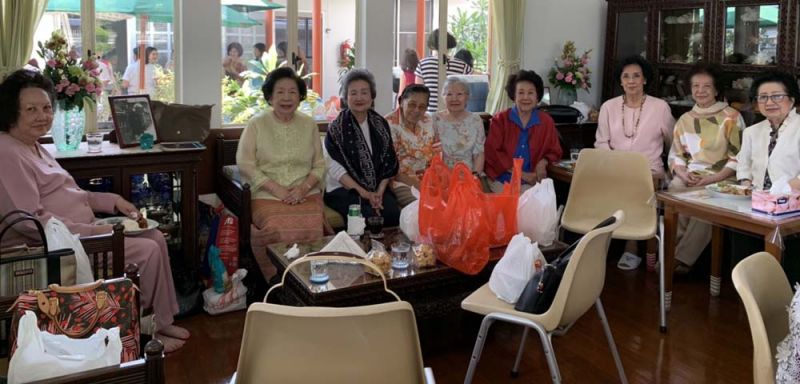 บรรยากาศสุขสันต์ จณา วรรณดิษฐ์ กับเพื่อนมาแตร์เดอีวิทยาลัย รุ่น 26