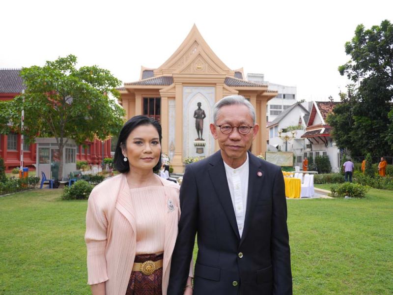 ยศ เอื้อชูเกียรติ พร้อมด้วย ดร.นฎาประไพ สุจริตกุล 