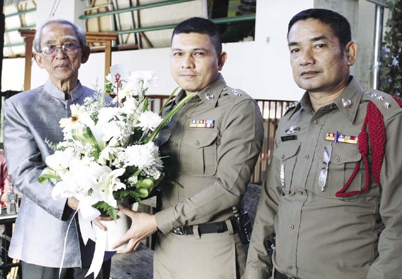 พ.ต.ต.ธีรพงศ์ โภชนาธาร สารวัตรป้องกันปราบปรามแม่แตง ร่วมยินดี