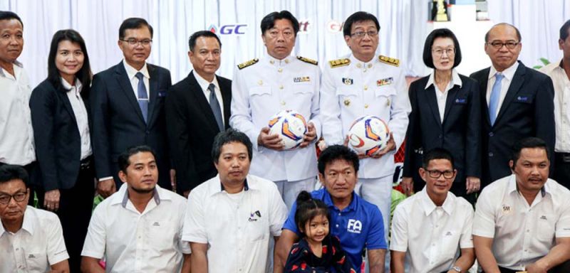 มอบชุดกีฬาสำหรับวันงานพิธีเปิดการแข่งขัน