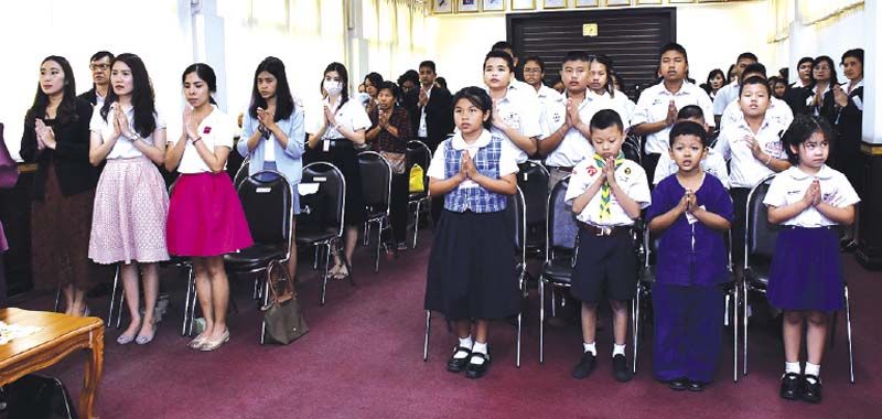 น้องๆ ผู้ได้รับทุนการศึกษา ขอบคุณผู้ใหญ่ใจดี