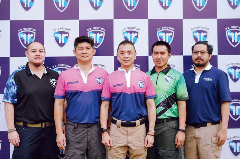  คณะผู้จัดงานฯ ชัยชิต ศรียานนท์, กรภพ เนียวกุล, พล.ต.วิชญกูน คงพูลศิลป์, ณัฐพล บัวแก้ว และภุชพล อังคปรีชาเศรษฐ์ 