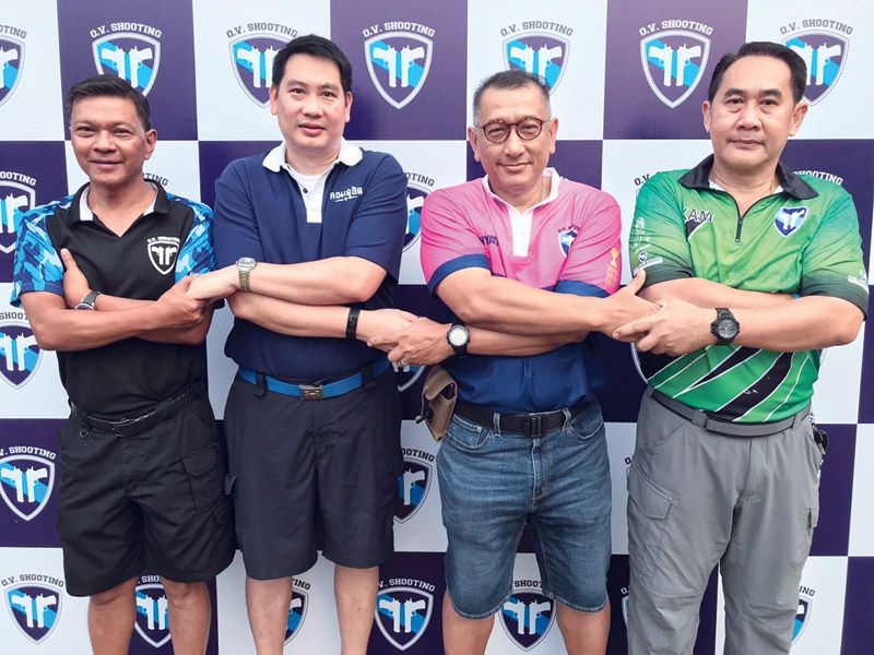 หัวหน้าทีมยิงปืนแต่ละคณะ ม.ร.ว.ศศิพฤนท์ จันทรทัต, รวินท์ ถิระวัฒน์, สิทธิพร ลีนานนท์ และ กัมปนาท วิมุกตานนท์