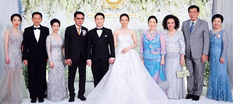 ผาณิต พูนศิริวงศ์, อุไร-อนันตชัย คุณานันทกุล ร่วมยินดี มี คุณพ่อ-คุณแม่ ฝ่ายชาย ธนันภัฒน์ เลิศศิริอำนวยพร- มนทิรา อภินันท์รัตนกุล, ณิชุบล- พล.ท.สรรเสริญ แก้วกำเนิด และ ลลิล เลิศศิริอำนวยพร ต้อนรับ