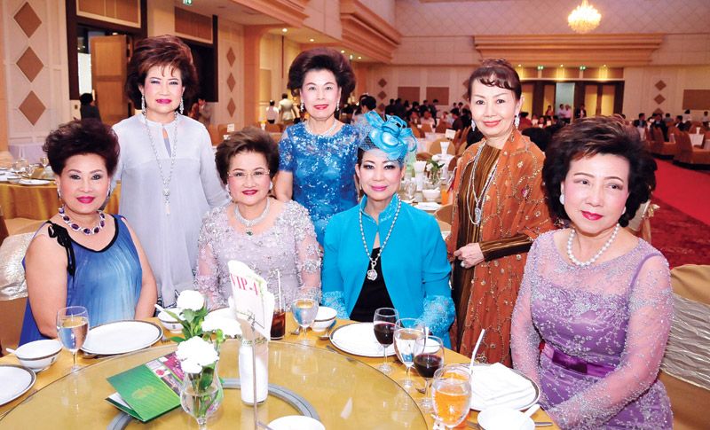 สุนีย์ หวังวณิชกุล, ศิริพร ศุภโอภาสพันธุ์, สุมาลี ไรวินท์, กุลชลี เสริมทวีทรัพย์, ชลธิชา มหากิจศิริ, จิราภรณ์ อรวรรณชัยกุล และ ชฎาทิพย์ สุคันธา