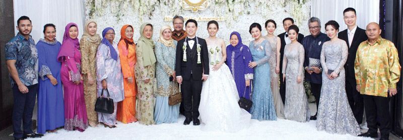  ลูกค้าต่างประเทศของร้านเพชร “มนทิรา” มาร่วมอวยพรอบอุ่น