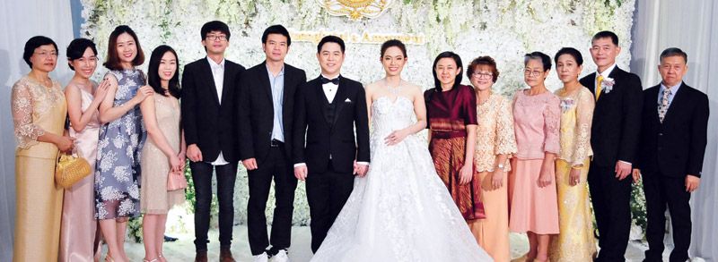 ญาติฝ่ายหญิงร่วมแสดงความยินดี