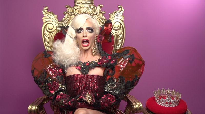 Alyssa Edwards แดรกรุ่นใหม่ บุคลิกแรงจาก Rupaul’s Drag Race Season 5 และ All Stars Season 2 ที่ดูจะมีคนจดจำได้ไม่แพ้แชมป์ พ่วงด้วยทักษะการเต้นสุดสตรองจนแม่รูพอลยังต้องออกปากชม แถมจัดรายการ Spin-off ให้ในชื่อ Haus Of Edwards ส่วนกิจการโรงเรียนสอนเต้น Beyond Belief Dance Company ก็ประสบความสำเร็จอย่างสูง ด้วยการส่งลูกศิษย์ไปคว้าแชมป์จากการแข่งขันเต้นทั่วสหรัฐ จนล่าสุดเกิดซีรี่ส์กึ่งเรียลลิตี้อย่าง Dancing Queen ให้ได้ชมทาง Netflix ด้วย    