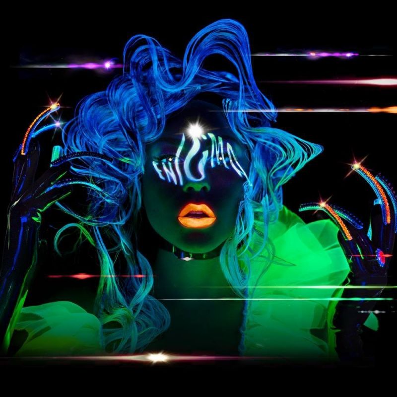 Honorable Mention คนดังผู้สร้างแรงบันดาลใจ
Lady Gaga แรงบันดาลใจแดรกยุคใหม่จะมีใครเกินขุ่นแม่กาก้า ของเหล่า Little Monsters ไปได้ ทั้งบุคลิกและการแต่งตัวในช่วงอัลบั้มชุดแรกๆ เรียกว่าเล่นใหญ่ให้เยอะ สร้างสีสันให้กับวงการเพลงและแฟชั่นโลกเป็นอย่างมาก และแน่นอนว่าความแร๊วงของแม่ประทับใจแดรกทั้งโลกจนกลายเป็นหนึ่งในไอคอนที่แดรกตัวแม่ยังต้องกราบ ถึงขั้นได้รับเชิญไปปรากฏตัวในรายการ Rupaul’s Drag Race Season 9 จนเป็นที่ฮือฮา พร้อมพิสูจน์ว่าศิลปะแดรกนั้นไม่มีขีดจำกัด ไม่ว่าเพศสภาพใดก็เป็นควีนได้ทั้งนั้น   
