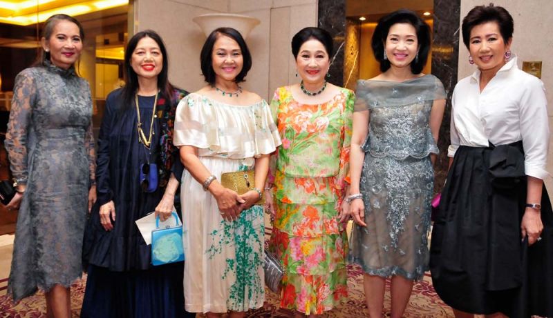 กุณฑิกา ไกรฤกษ์, ชุลิตา อารีย์พิพัฒน์กุล, นิรัชฎา พงษ์โสภณ, ผาณิต พูนศิริวงศ์,
วิภาดา โทณวณิก และ จุฑาทิพย์ ไกรฤกษ์

