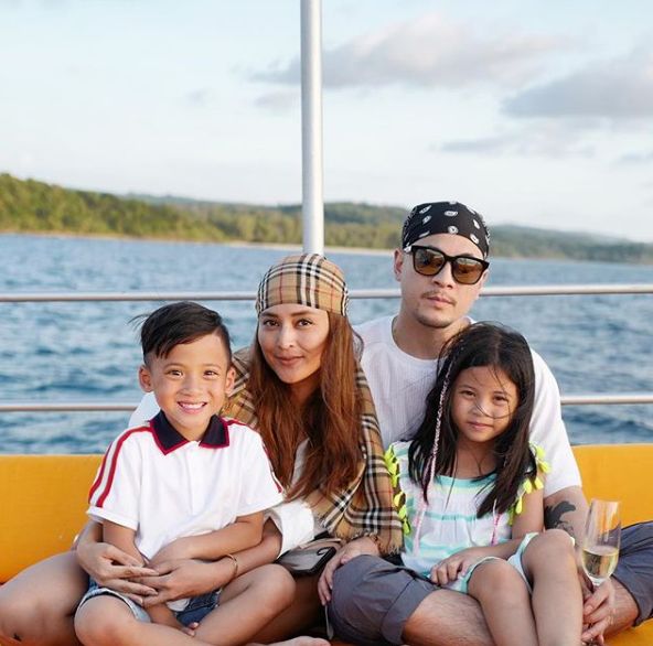 เวย์ นานาพร้อมด้วยน้องบีน่า และน้องบรู๊คลิน