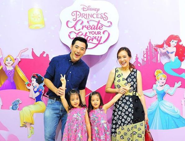 เอ็ม อภินันท์ พร้อมด้วยภรรยา 
และน้องฌานา- น้องฌารีน