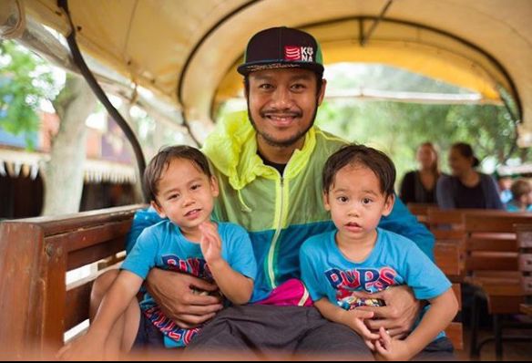 สิงโต นำโชค พร้อมด้วยน้องคาเนและน้องคาเลโอ