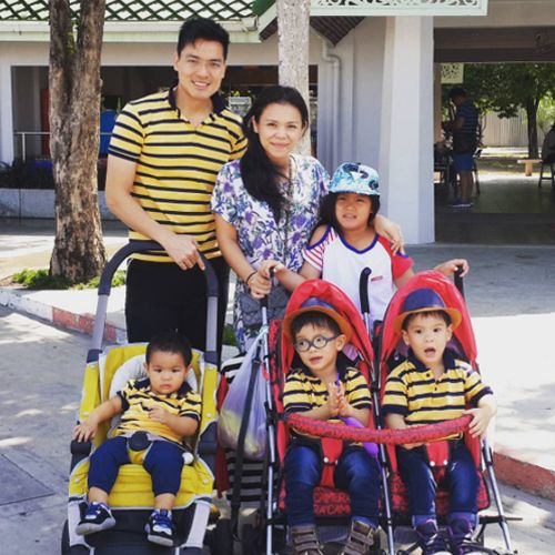 บ๊อบ ญัฐธีร์ ภรรยา น้องณิชา น้องเภา และแฝดน้องพุฒกับน้องพร้อม 