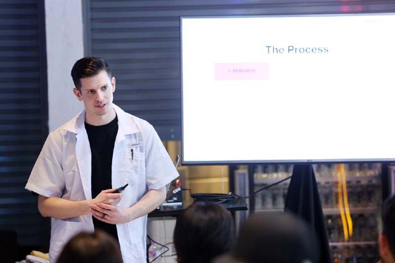 เลน พอร์เตอร์ Nike Graphic Designer