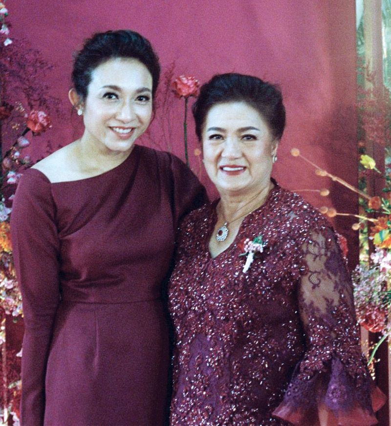 ณัฐรินทร์ รูปขจร-ปวีณา อัศวเดชเมธากุล ผู้ใหญ่ฝ่ายเจ้าสาว