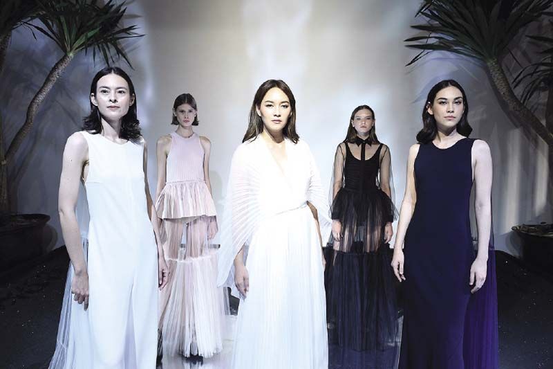 วิคธีร์รัฐ คอลเลคชั่น ทู อินฟินิตี้ แอนด์ บียอนด์

