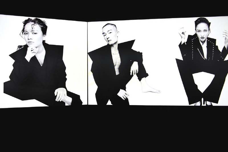 นิทรรศการภาพถ่ายฉลองครบรอบ 12 ปี วิคธีร์รัฐ