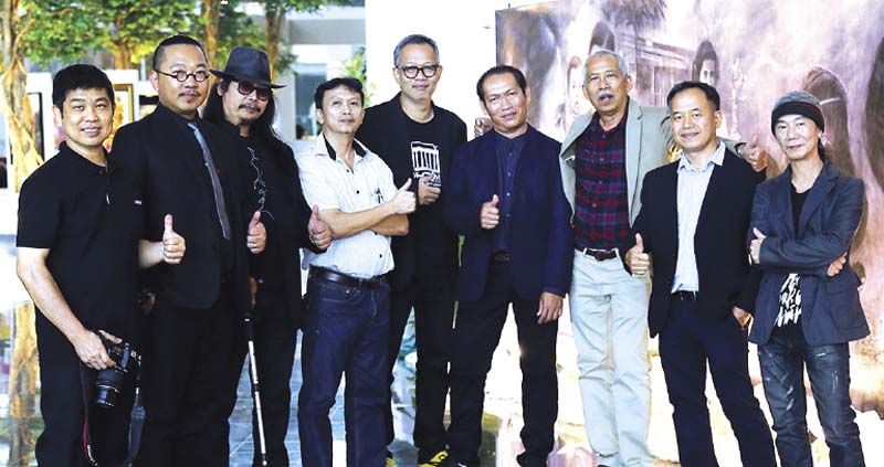 กลุ่มศิลปินสุวรรณภูมิ อ.ดินหิน รักพงษ์อโศก, สุรัชต์ สดแสงสุก, นาวี เรืองระเบียบ, สมยศ คำแสง, ยุทธนา พงศ์ผาสุก,
บรรจบ ปูธิปิน,วัฒนา พูลเจริญ, สุวิทย์ ใจป้อม และ พรชัย สินนท์ภัทร