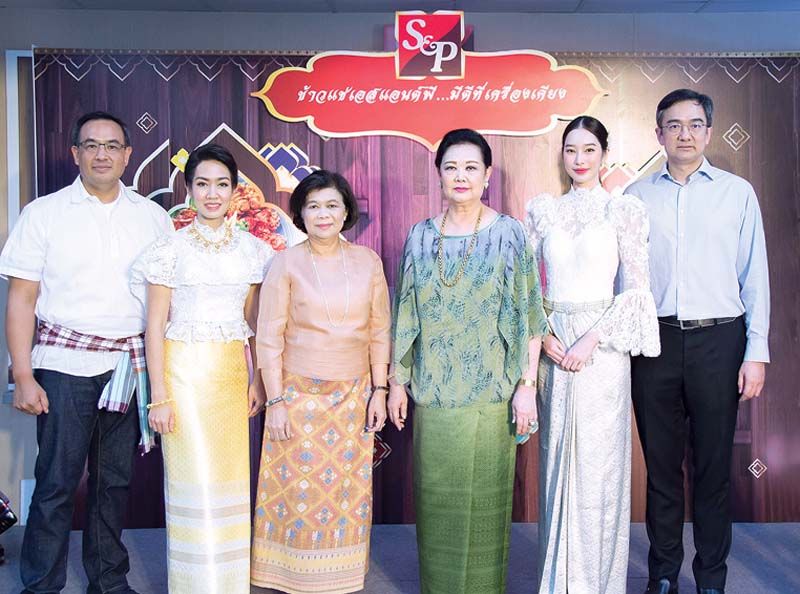 วิทูร ศิลาอ่อน, มณีสุดา ศิลาอ่อน, เกษสุดา ไรวา, ภัทรา ศิลาอ่อน, วริฏฐิสา ลิ้มธรรมมหิศร และ กำธร ศิลาอ่อน