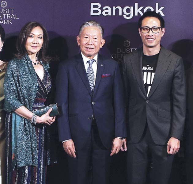 มยุรี-ดร.พรเทพ พรประภา และ ชานนท์ เรืองกฤตยา