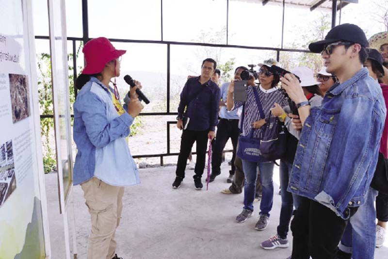 วิทยากรบรรยายการขุดสำรวจ