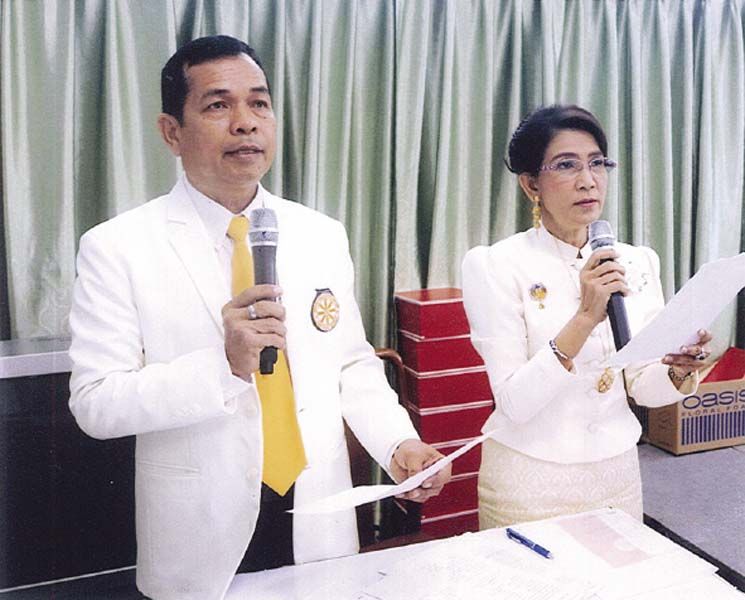 พุทธิวงศ์ สวัสดี พิธีกรและตัวแทนนักศึกษาอภิธรรมบัณฑิต กล่าวบทกลอนสรรเสริญคุณทั้ง 4 ท่าน อย่างไพเราะจับใจสร้างความซาบซึ้งให้แก่ผู้ที่อยู่ภายในงานเป็นอย่างมาก