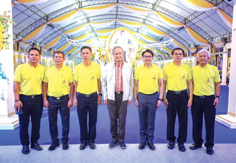 
ดร.ก้องศักด ยอดมณี ผู้ว่าการการกีฬาแห่งประเทศไทย นำทีม
จัดกิจกรรมเทิดพระเกียรติ