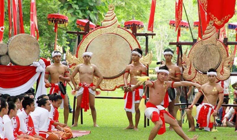 การแสดงกลองสะบัดชัย